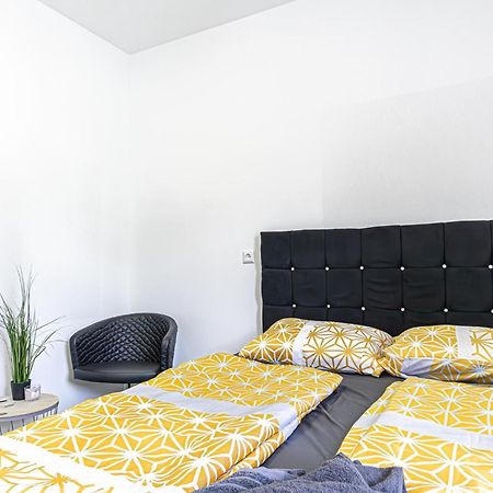 Near Schoenbrunn - Economy Rooms In Shared Apartment At Meidling Train Station Viyana Dış mekan fotoğraf