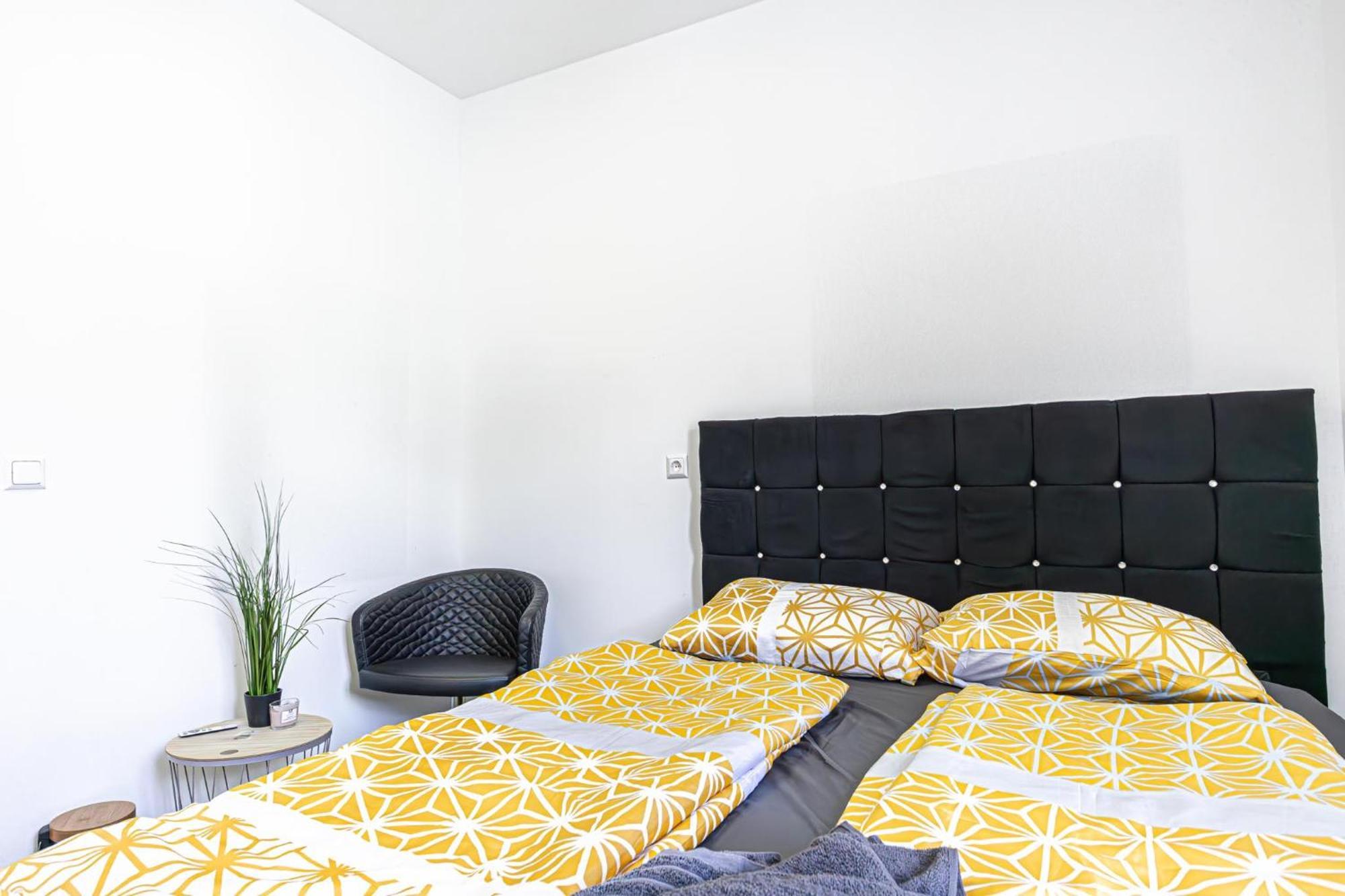 Near Schoenbrunn - Economy Rooms In Shared Apartment At Meidling Train Station Viyana Dış mekan fotoğraf
