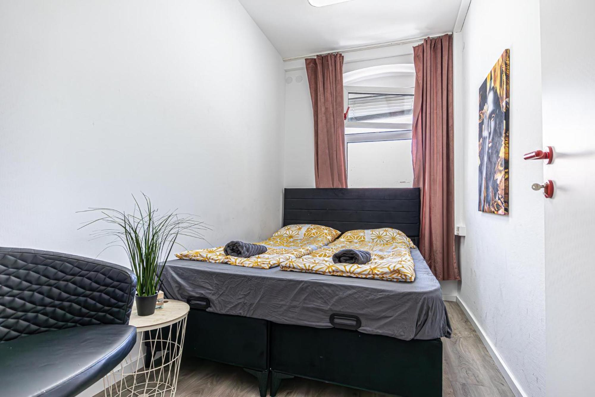 Near Schoenbrunn - Economy Rooms In Shared Apartment At Meidling Train Station Viyana Dış mekan fotoğraf