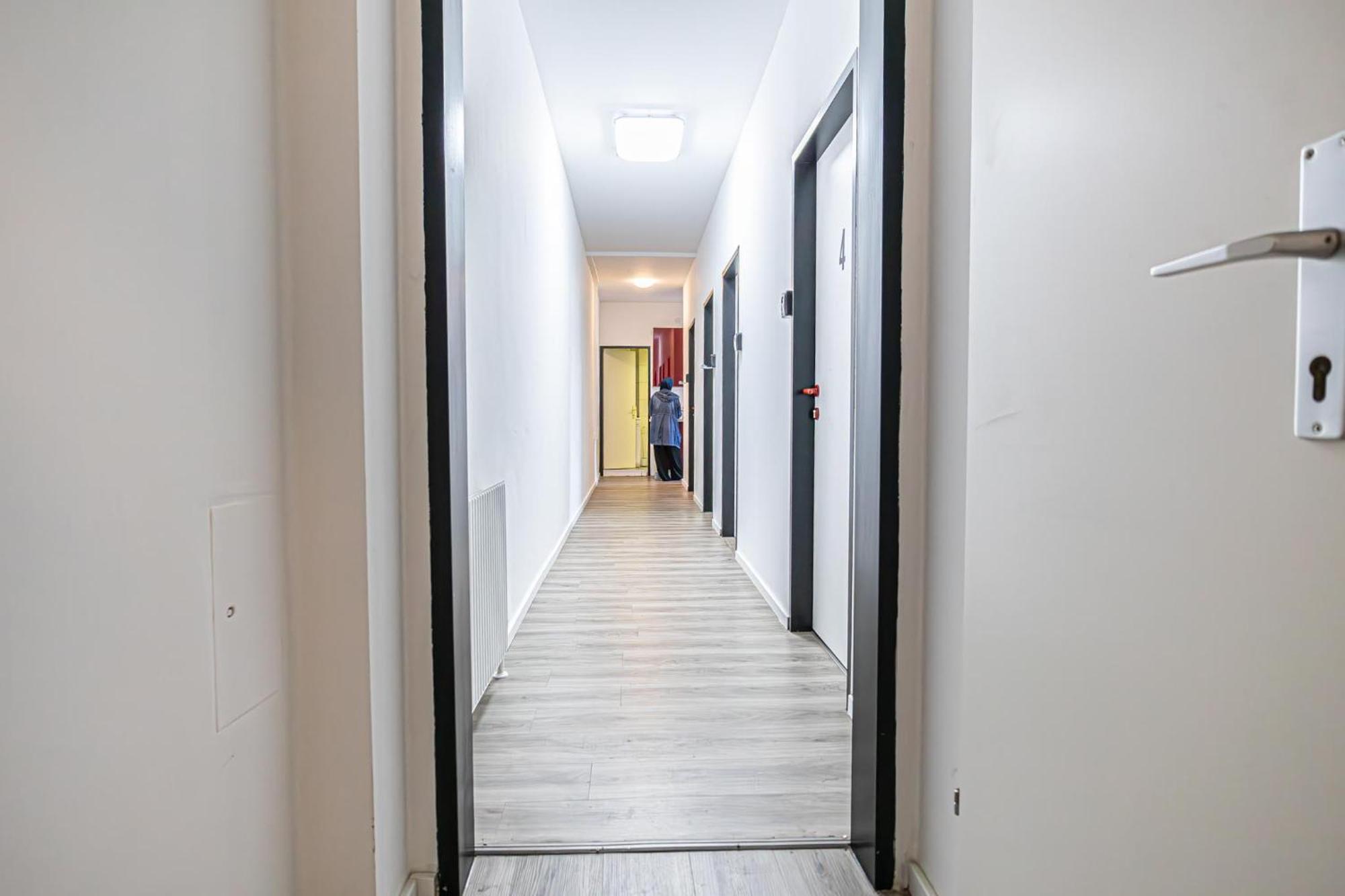 Near Schoenbrunn - Economy Rooms In Shared Apartment At Meidling Train Station Viyana Dış mekan fotoğraf