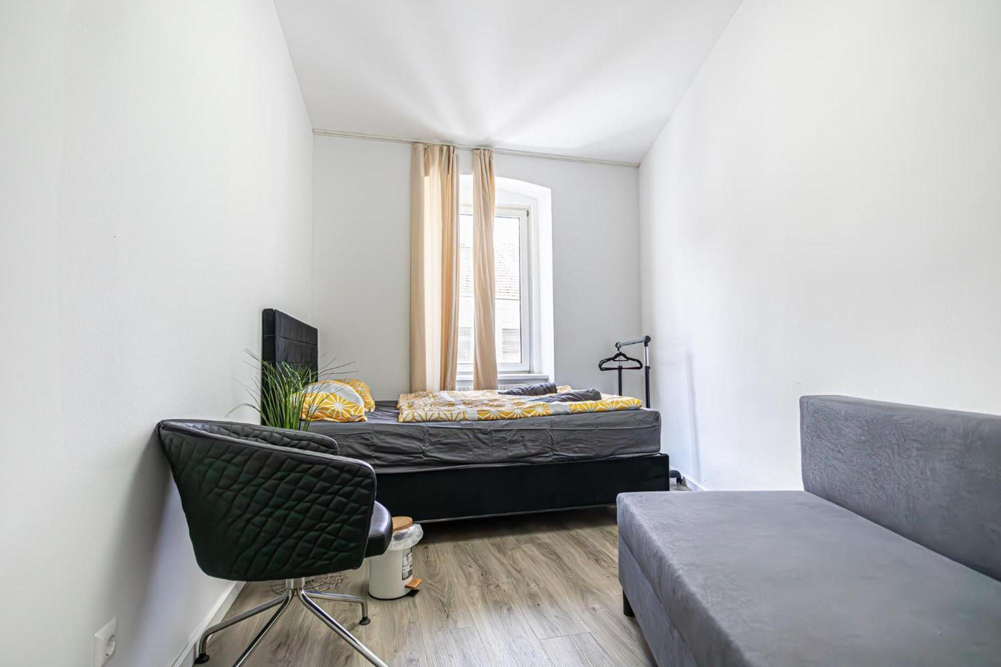 Near Schoenbrunn - Economy Rooms In Shared Apartment At Meidling Train Station Viyana Dış mekan fotoğraf