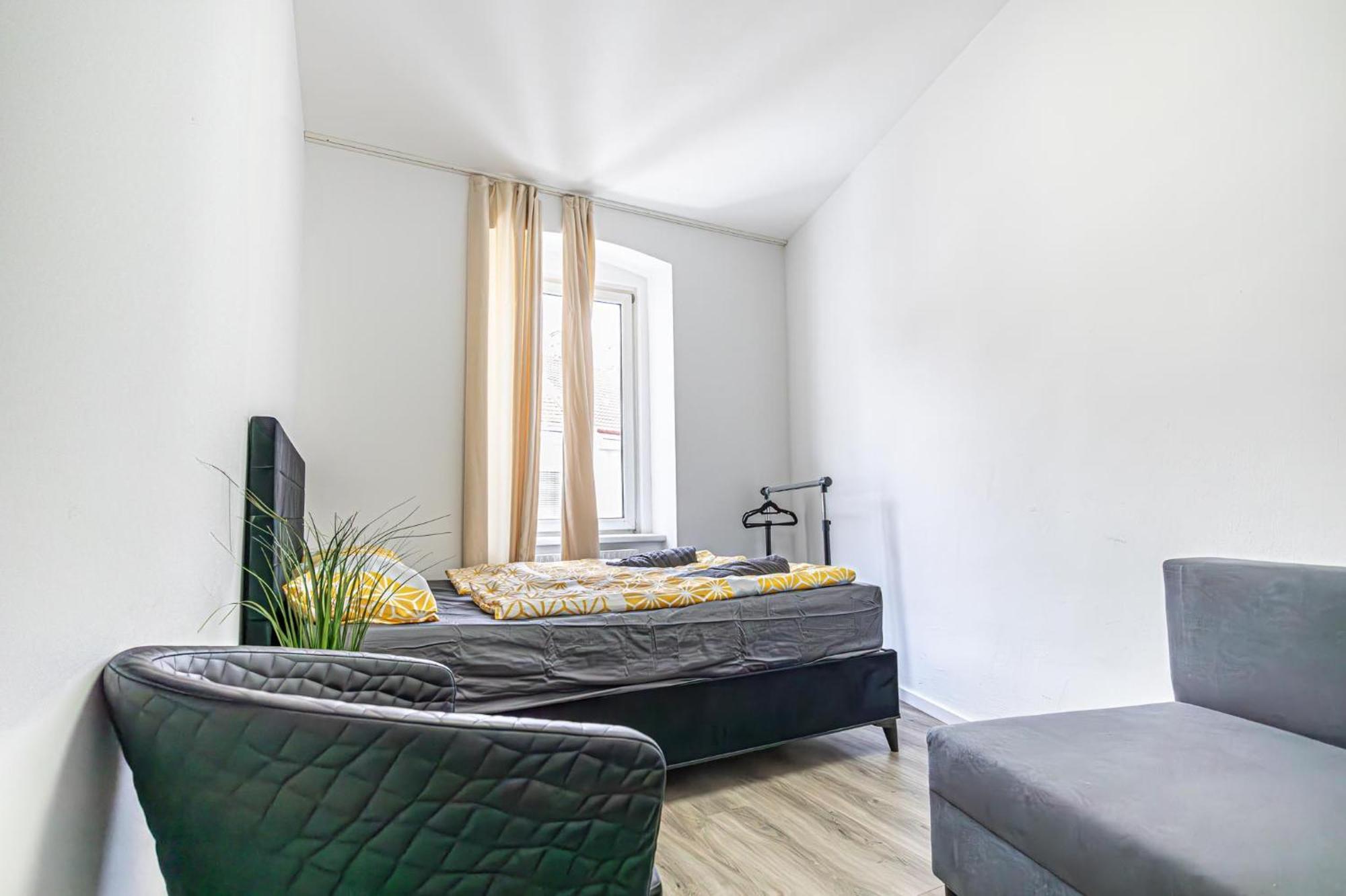Near Schoenbrunn - Economy Rooms In Shared Apartment At Meidling Train Station Viyana Dış mekan fotoğraf