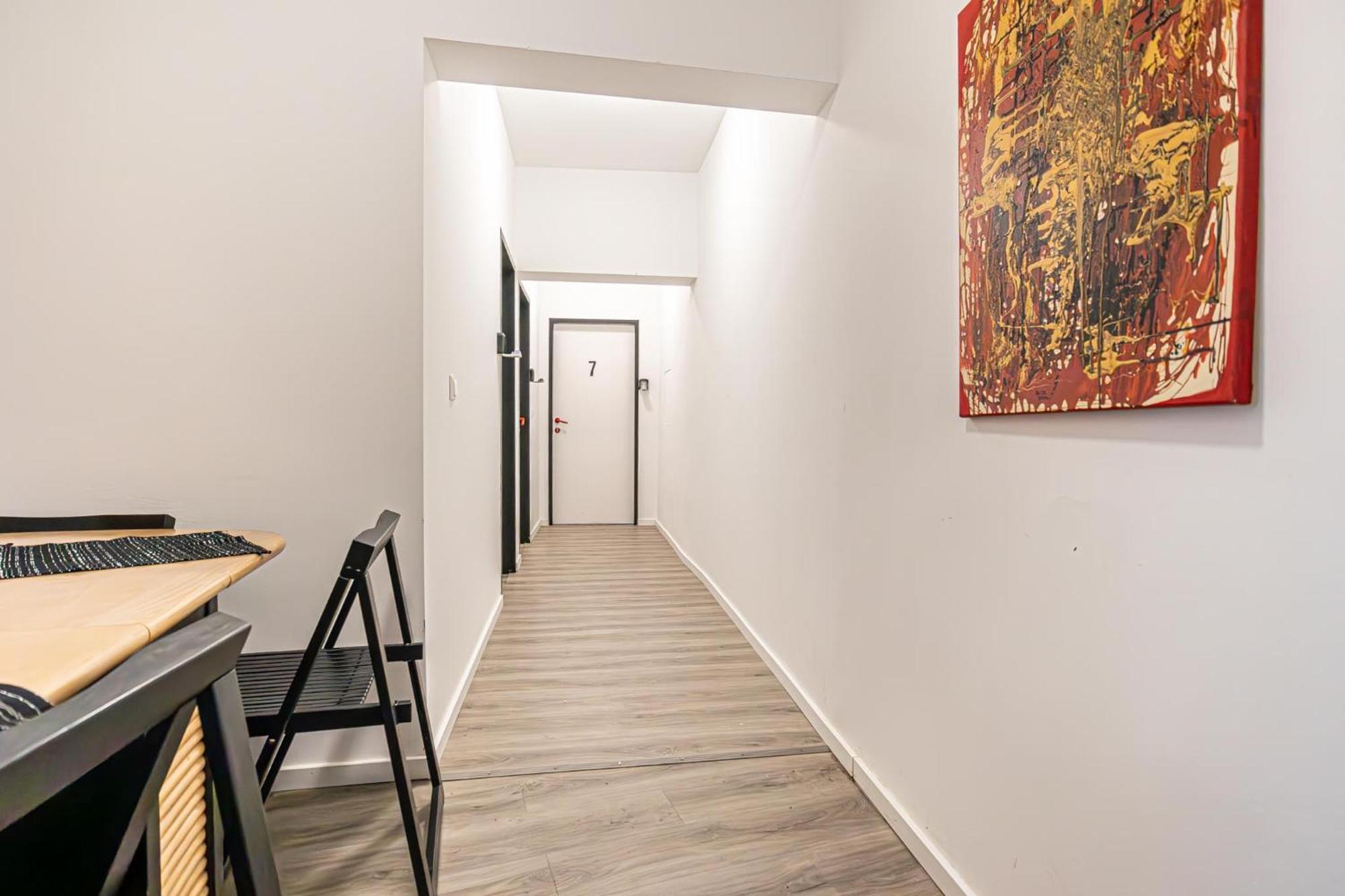 Near Schoenbrunn - Economy Rooms In Shared Apartment At Meidling Train Station Viyana Dış mekan fotoğraf