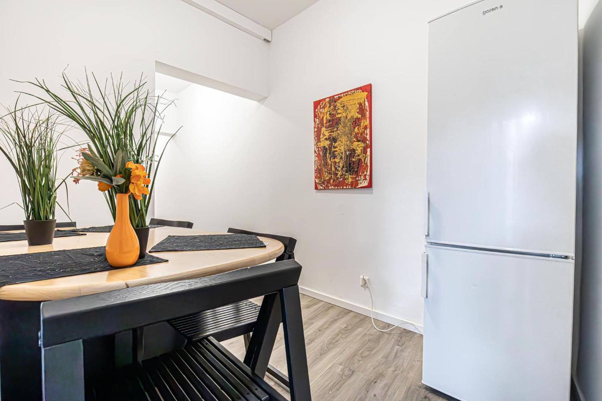 Near Schoenbrunn - Economy Rooms In Shared Apartment At Meidling Train Station Viyana Dış mekan fotoğraf