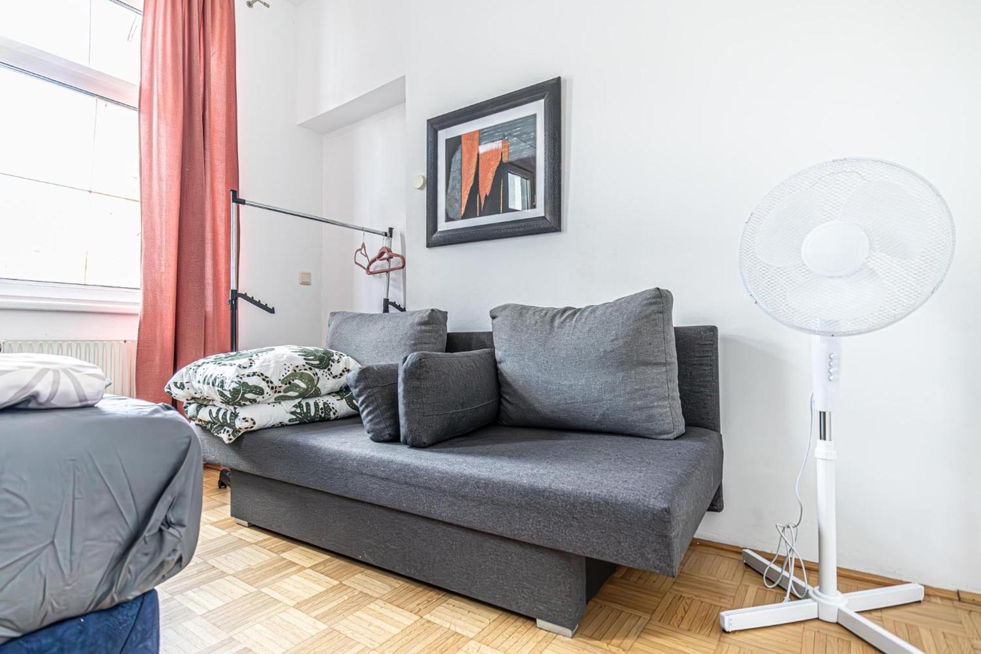 Near Schoenbrunn - Economy Rooms In Shared Apartment At Meidling Train Station Viyana Dış mekan fotoğraf