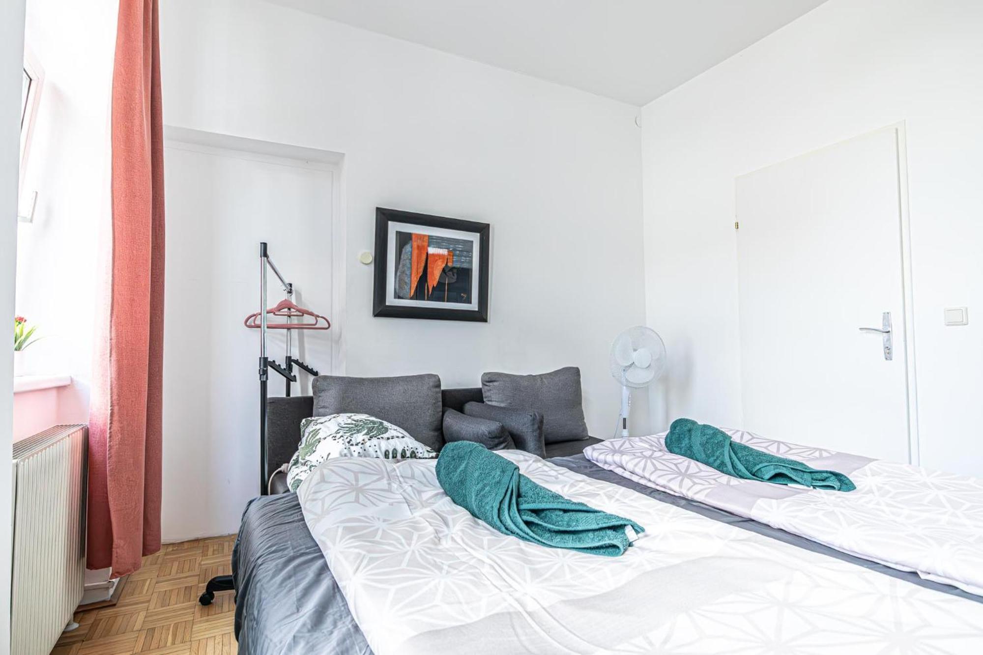 Near Schoenbrunn - Economy Rooms In Shared Apartment At Meidling Train Station Viyana Dış mekan fotoğraf