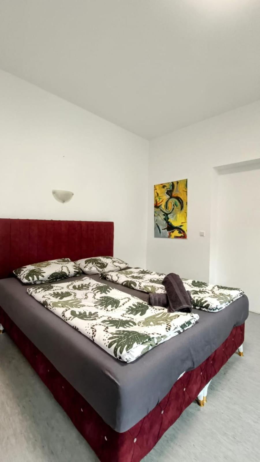 Near Schoenbrunn - Economy Rooms In Shared Apartment At Meidling Train Station Viyana Dış mekan fotoğraf
