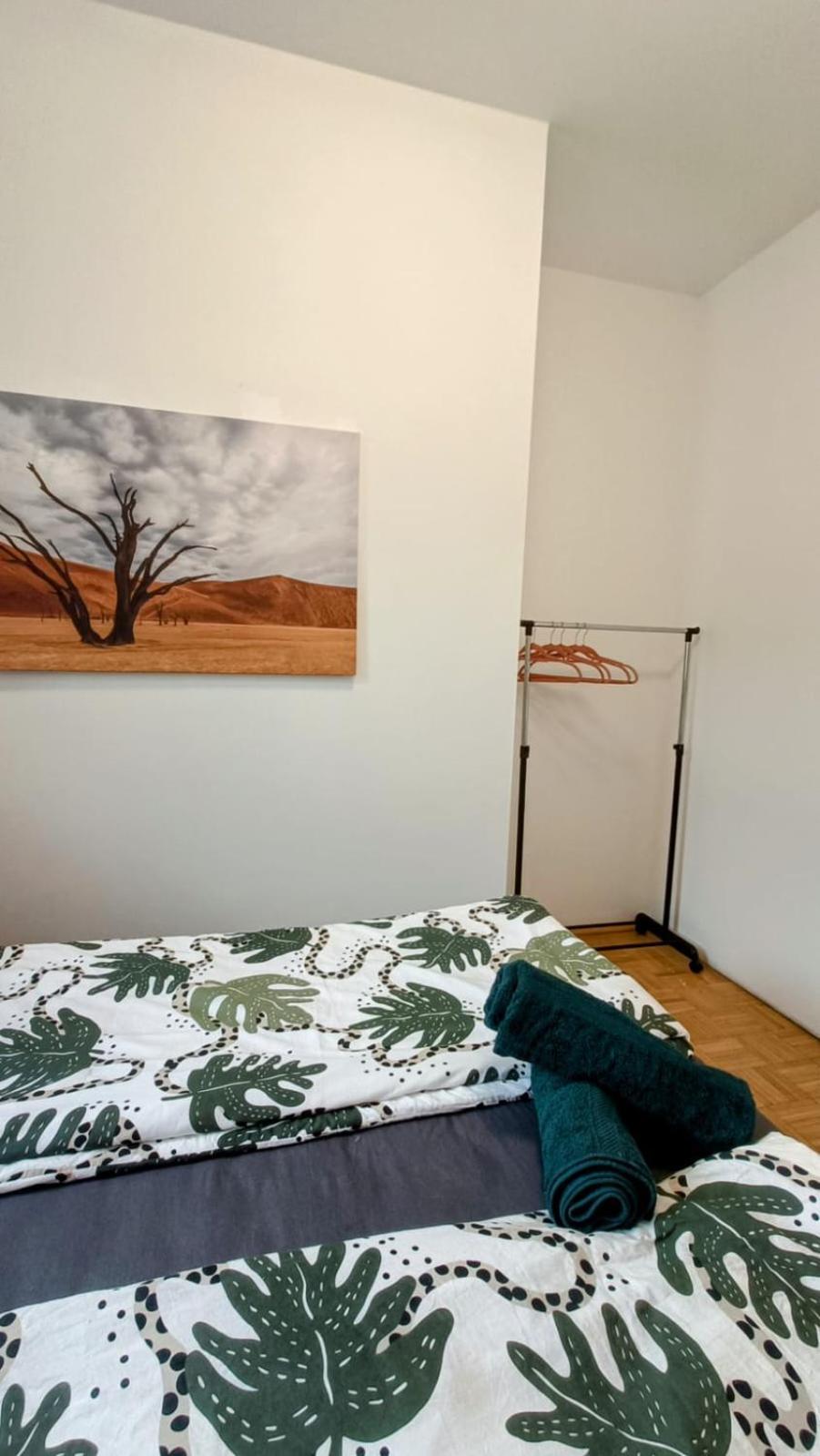 Near Schoenbrunn - Economy Rooms In Shared Apartment At Meidling Train Station Viyana Dış mekan fotoğraf