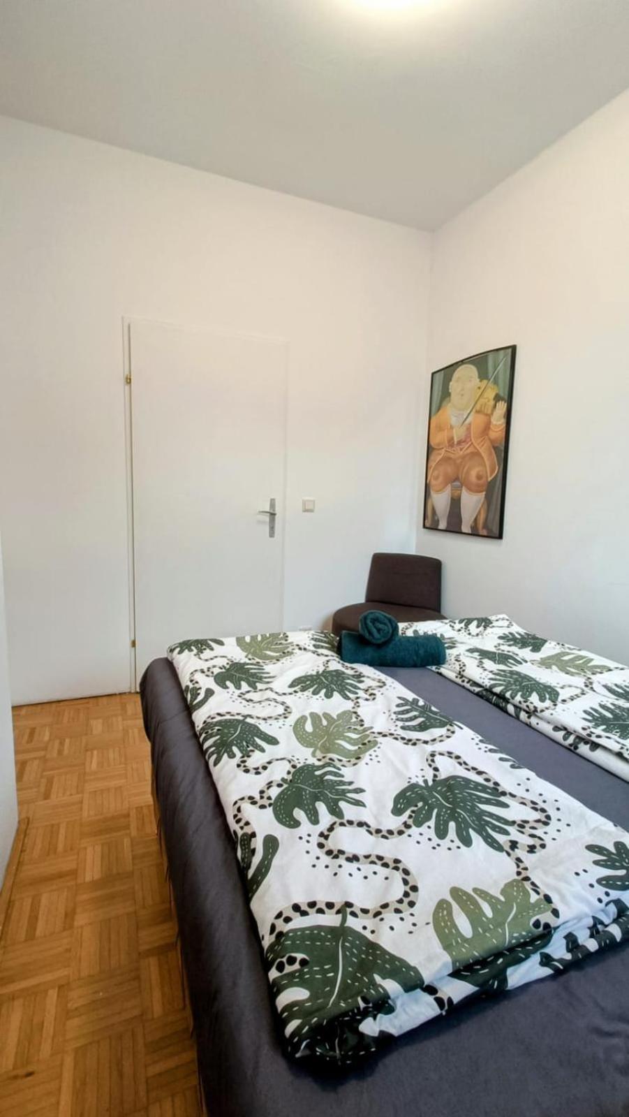 Near Schoenbrunn - Economy Rooms In Shared Apartment At Meidling Train Station Viyana Dış mekan fotoğraf